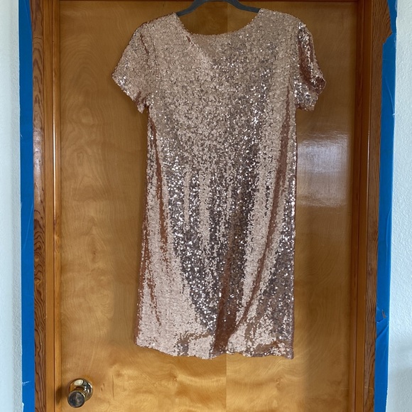 Lulu’s sparkly dress - Picture 2 of 3